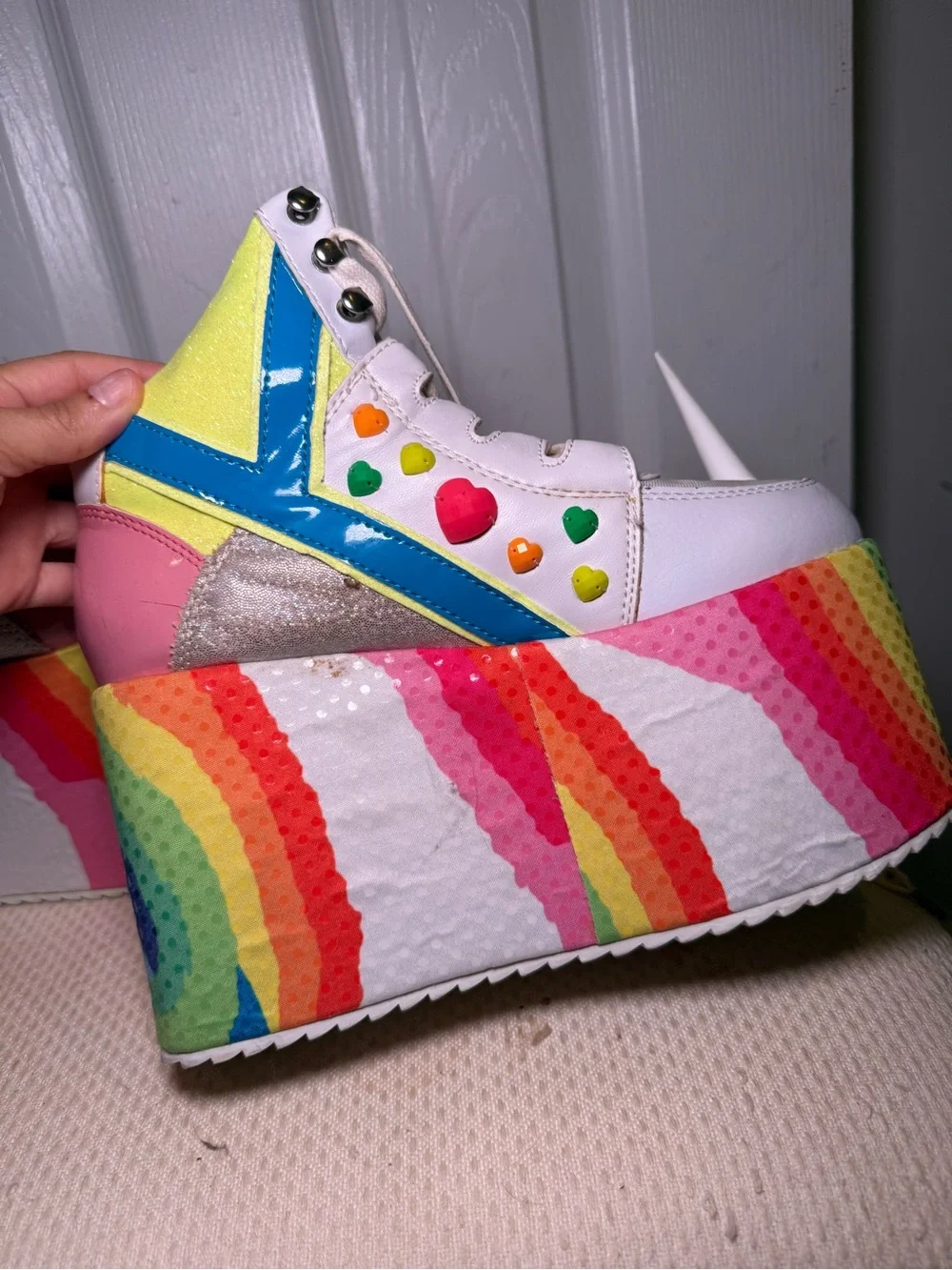 YRU qozmo unicorn